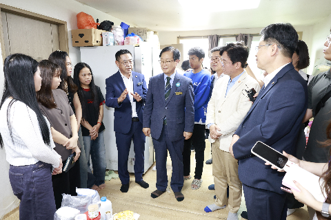 8.8 고용노동부장관 외국인 근로현장방문 (20).jpg