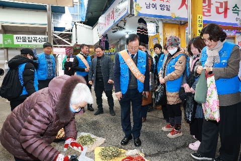 설맞이 봉동시장 장보기 행사 (44).JPG