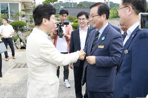 8.8 고용노동부장관 외국인 근로현장방문 (3).jpg