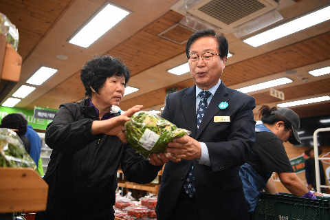 용진농협 직매장 개장13주년 기념행사 (21).JPG