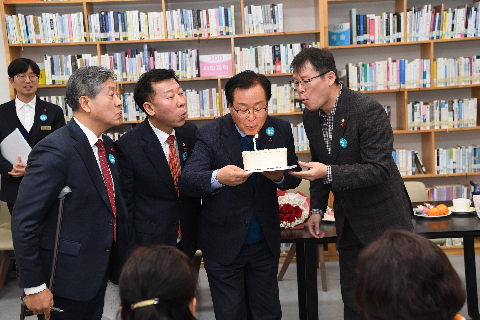 철쭉작은도서관 새단장 재 오픈식 (19).JPG