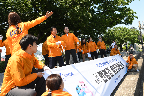 하이트진로 만경강 정화활동 (23).JPG