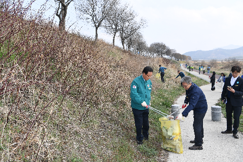 안보자문협의회 만경강 정화활동 (53).JPG