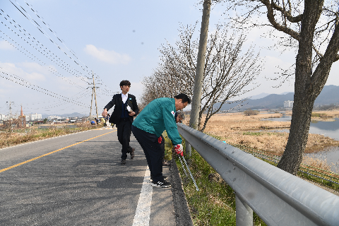 안보자문협의회 만경강 정화활동 (67).JPG