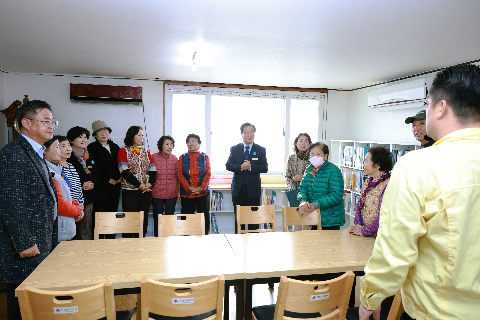 신기마을 어르신 작은도서관 차담회 (3).JPG