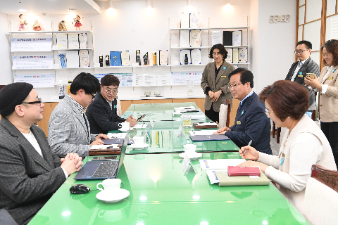 외국인 계절근로자 의류기부 업무협약식(나눔해) (1).JPG