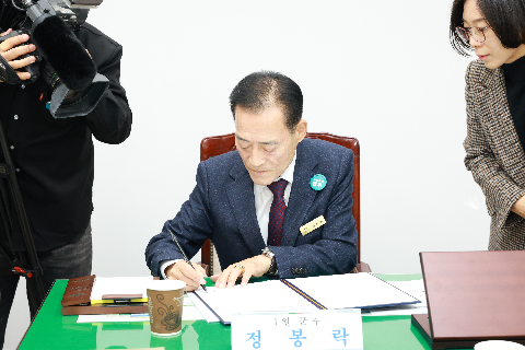 1일군수제 및 한우협회 물품 전달식 (23).JPG