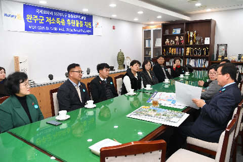 봉동로타리클럽 이웃돕기 물품전달식 (9).JPG