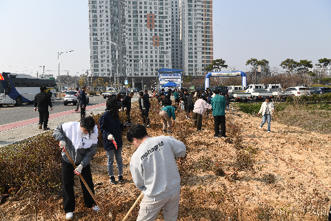식목일 기념 나무심기 행사 (72).JPG