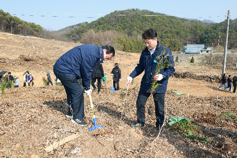식목일기념 나무심기 행사 (44).JPG