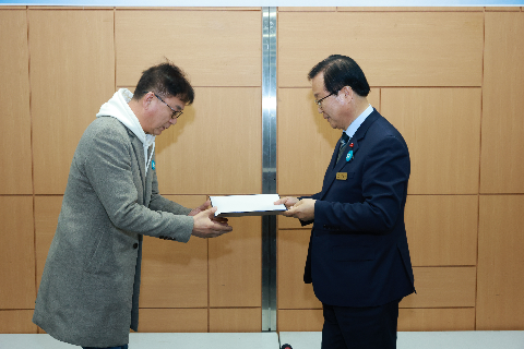 완주군 외국인주민 지원시책 자문위원 위촉식 (13).JPG