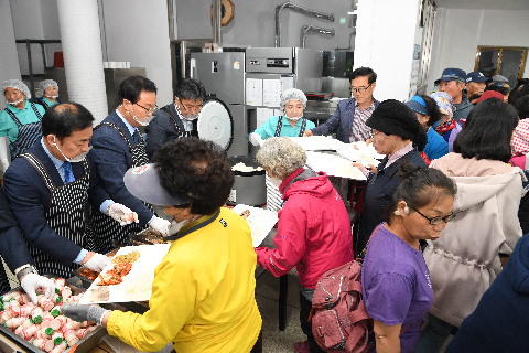 고산경로식당 오픈식 (27).JPG