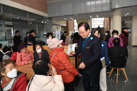 느티나무봉사단 안경봉사 나눔행사 (1).JPG