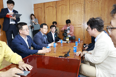 8.8 고용노동부장관 외국인 근로현장방문 (9).jpg