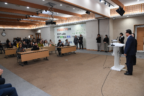 공공형 계절근로자 입국 환영행사 (10).JPG