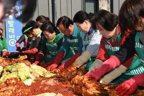 고산면부녀회 김장김치 나눔행사 (13).JPG