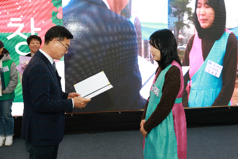 완주군 새마을지도자대회 & 크리스마스 축제 (80).JPG