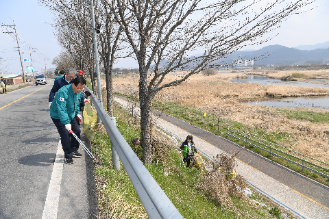 안보자문협의회 만경강 정화활동 (62).JPG