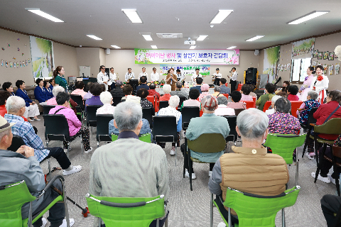 효앤정데이케어센터 어버이날 기념 행사 (6).JPG
