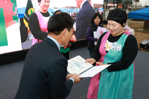 완주군 새마을지도자대회 & 크리스마스 축제 (13).JPG