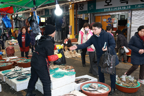 설맞이 봉동시장 장보기 행사 (43).JPG