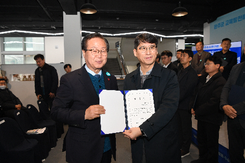 완주수소연구원 개원식 (66).JPG