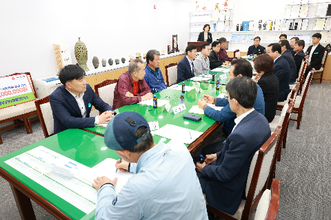 농어업회의소 산불피해지역 기부금 전달 및 간담회 (9).JPG