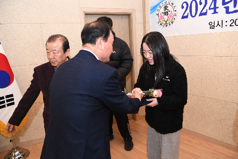 애향운동본부 정기총회 및 장학증서 수여식 (108).JPG