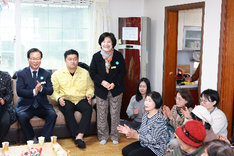 신기마을 어르신 작은도서관 차담회 (20).JPG