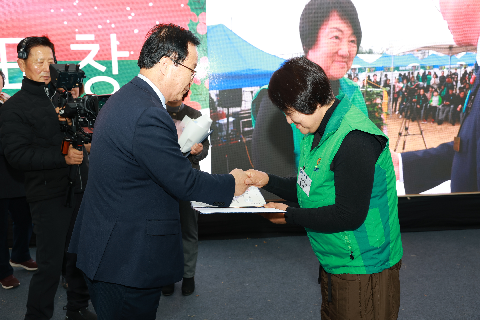 완주군 새마을지도자대회 & 크리스마스 축제 (26).JPG