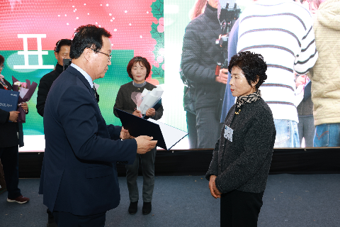 완주군 새마을지도자대회 & 크리스마스 축제 (28).JPG