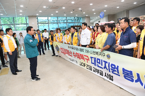 운주 수해복구 성금전달식(라리온스,전북은행,장애인연합회) (36).JPG
