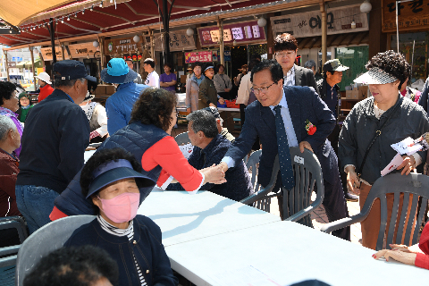 어버이날 기념 시니어클럽 어르신 효도잔치 (11).JPG