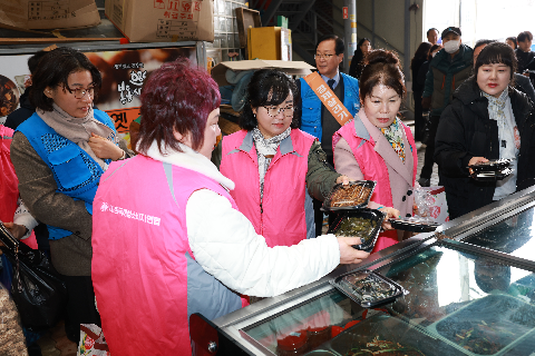 설맞이 봉동시장 장보기 행사 (53).JPG