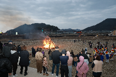 상관면 달짚태우기